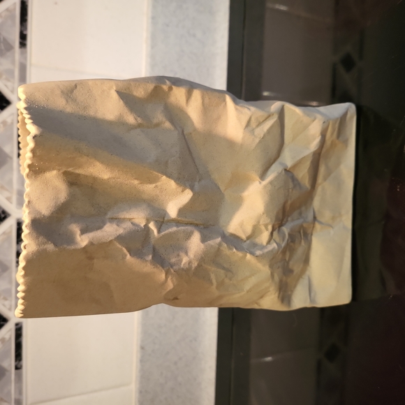 Vintage Ceramic Illusions Crinkled Paper Bag Vase Trmpe L’ Oeil Pop Art 8" - Picture 4 of 12